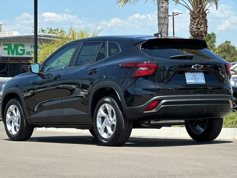 New 2026 Chevrolet Trax LS w/ LS Convenience Package FWD image 6