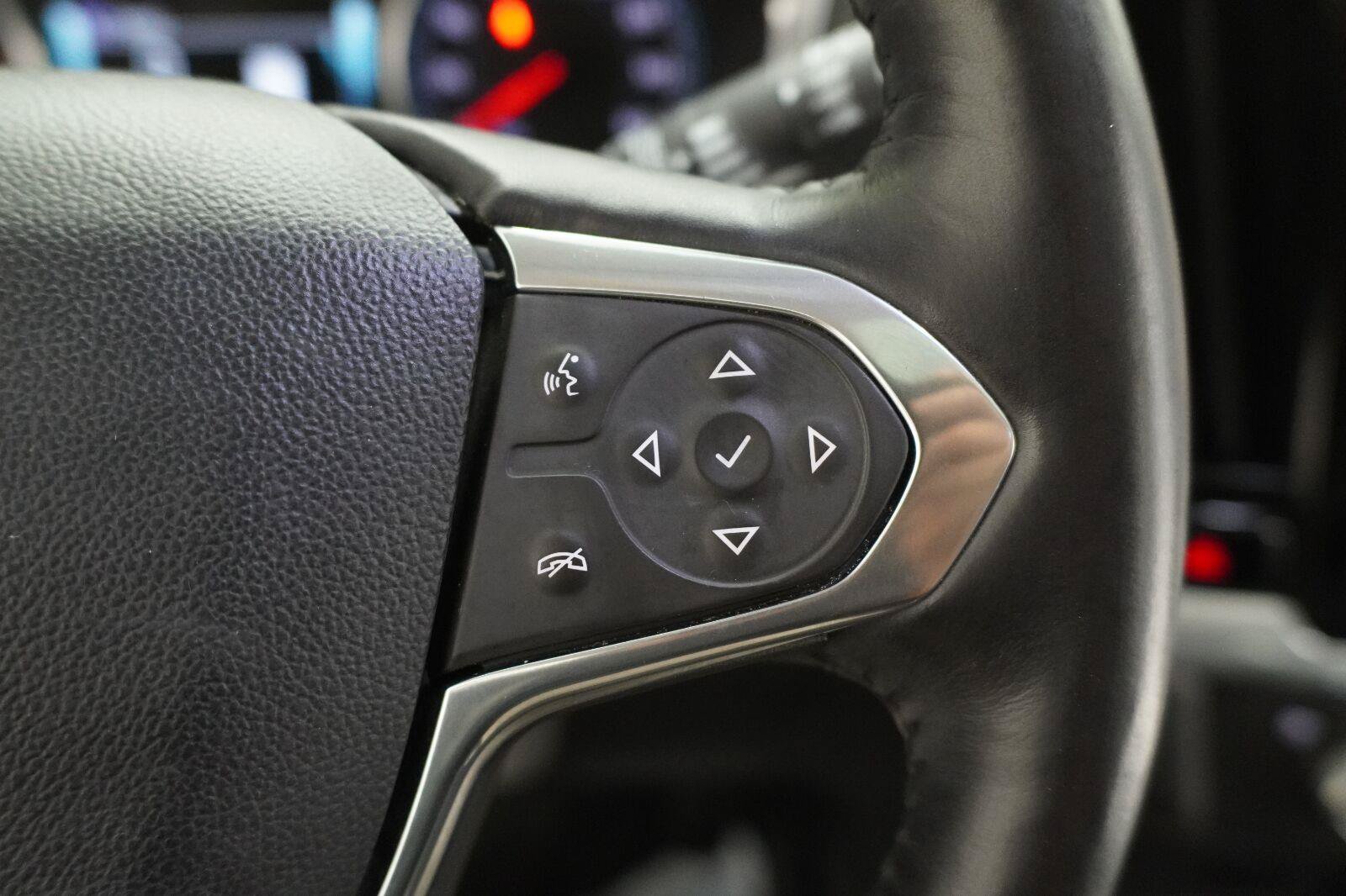 Used 2018 Chevrolet Traverse Premier w/ Driver Confidence II Package FWD image 12