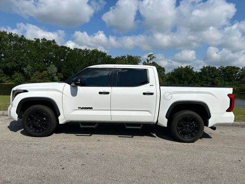 Used 2022 Toyota Tundra SR5 w/ SR5 Convenience Package AWD/4WD image 2