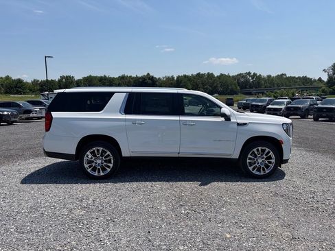 Used 2023 GMC Yukon XL Denali AWD/4WD image 14