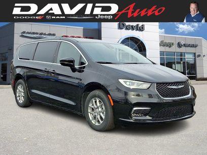 New 2026 Chrysler Pacifica Select