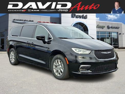 New 2026 Chrysler Pacifica Select image 1
