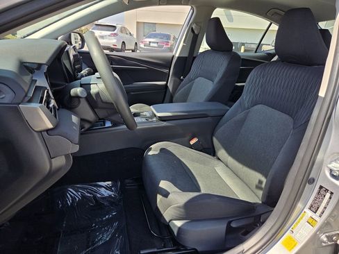 Used 2025 Toyota Camry LE FWD image 5