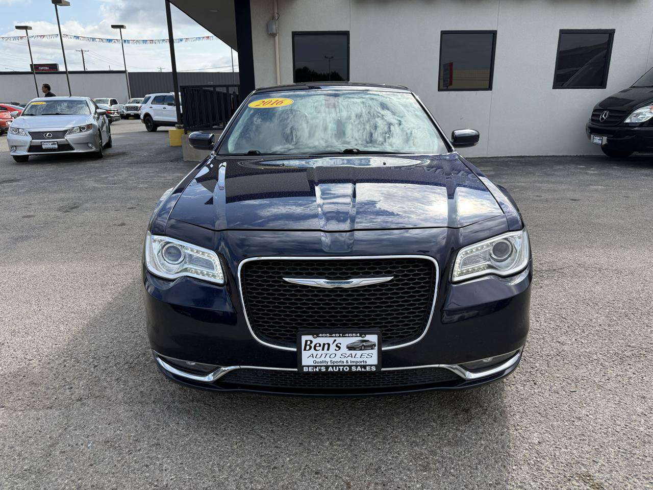 Used 2016 Chrysler 300 Limited RWD image 3