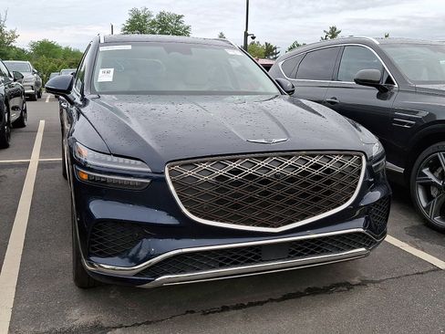 Used 2026 Genesis GV70 2.5T Advanced AWD/4WD image 2