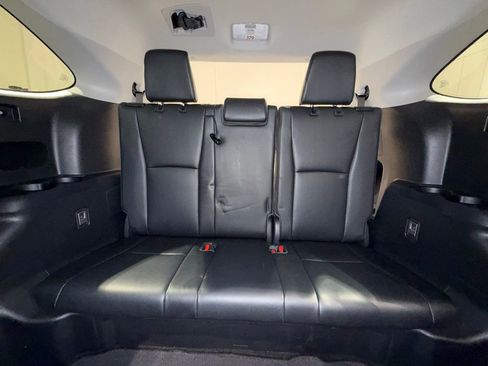 Used 2023 Toyota Highlander XLE AWD/4WD image 23