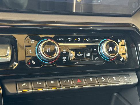 Used 2024 GMC Sierra 1500 AT4X image 23