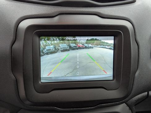 Used 2020 Jeep Renegade Latitude w/ Popular Equipment Group image 22