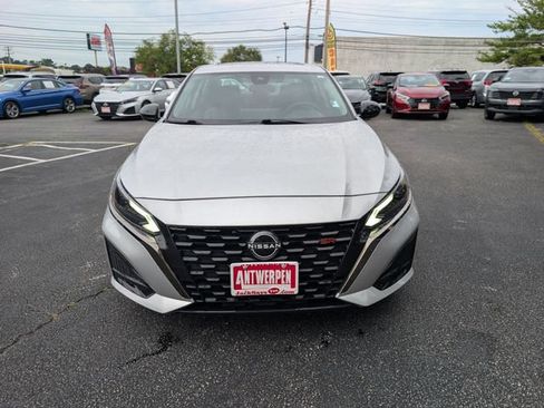 Used 2024 Nissan Altima 2.5 SR w/ SR Premium Package FWD image 8