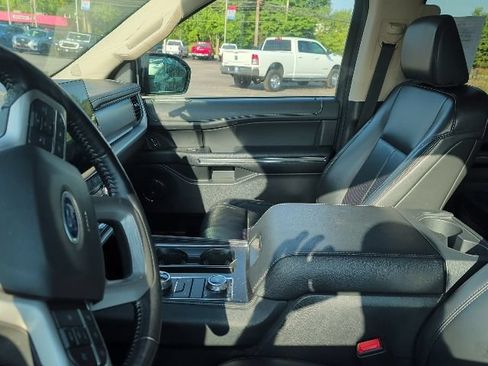 Used 2023 Ford Expedition XLT AWD/4WD image 3
