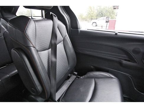 Used 2023 Toyota Sienna XSE image 12