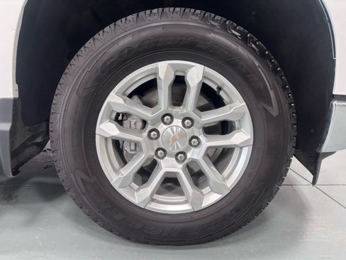 Used 2025 Chevrolet Silverado 1500 LT w/ Z71 Off-Road Package AWD/4WD image 8