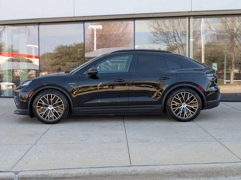 New 2026 Porsche Macan Electric image 2