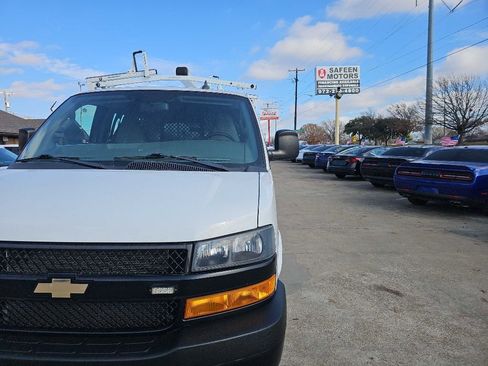 Used 2019 Chevrolet Express 2500 w/ Driver Convenience Package image 9