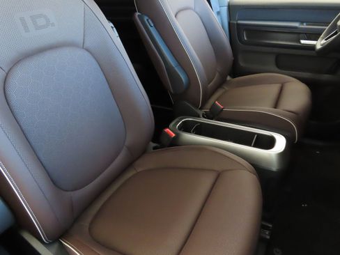 New 2025 Volkswagen ID. Buzz Pro S image 40