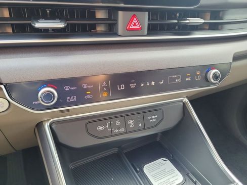 New 2026 Kia Carnival EX FWD image 34