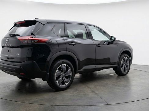 Used 2025 Nissan Rogue SV image 9