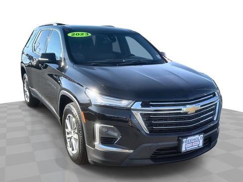 Certified 2023 Chevrolet Traverse LT FWD image 1