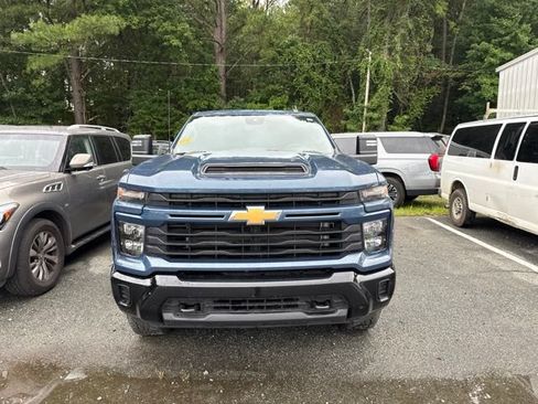 Used 2025 Chevrolet Silverado 2500 Custom AWD/4WD image 9