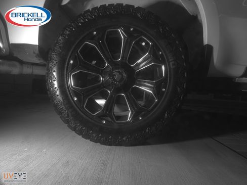 Used 2020 Chevrolet Silverado 1500 LT w/ All-Star Edition RWD image 12
