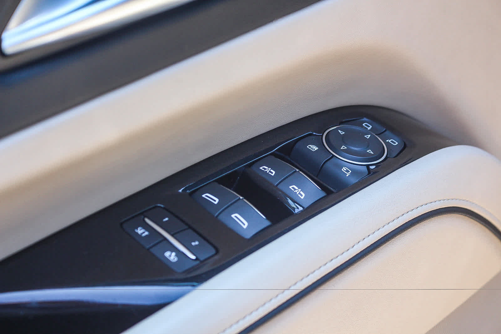 Used 2023 Cadillac Escalade Premium Luxury w/ Performance Package AWD/4WD image 25