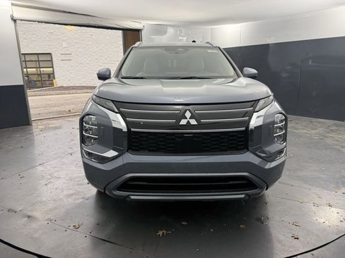 New 2025 Mitsubishi Outlander SE image 8