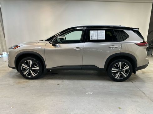 Certified 2025 Nissan Rogue SL w/ SL Premium Package AWD/4WD image 9