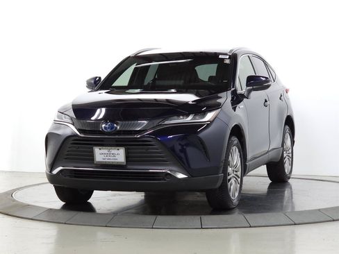 Used 2021 Toyota Venza XLE w/ Softex Package AWD/4WD image 4