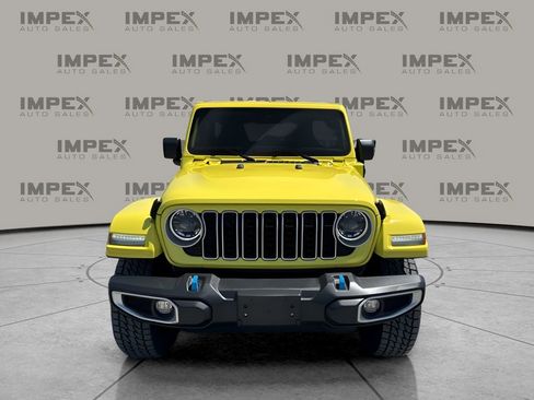 Used 2024 Jeep Wrangler Unlimited Sahara w/ Dual Top Group AWD/4WD image 8