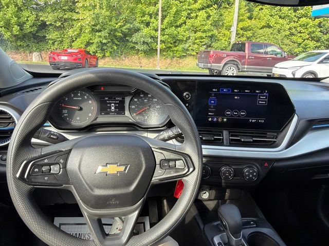 Used 2025 Chevrolet Trax LS FWD image 14