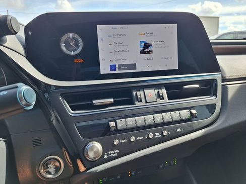 Used 2025 Lexus ES 350 w/ Premium Package image 12