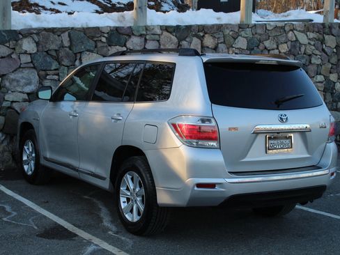 Used 2011 Toyota Highlander Hybrid w/ Cold Weather Pkg image 7