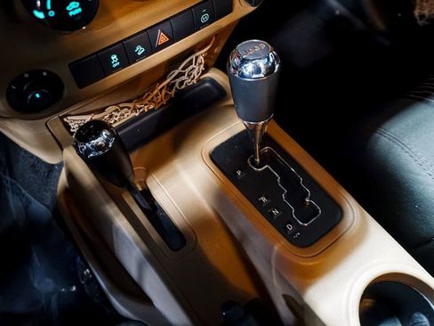 Used 2012 Jeep Wrangler Unlimited Sahara w/ Connectivity Group image 10