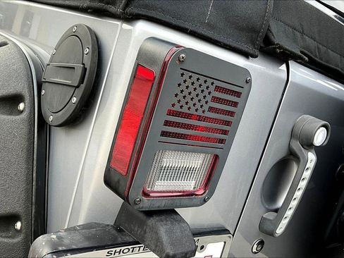 Used 2016 Jeep Wrangler Unlimited Rubicon w/ Connectivity Group image 21