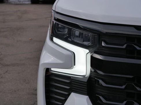 Used 2023 Chevrolet Silverado 1500 RST w/ Redline Edition AWD/4WD image 3