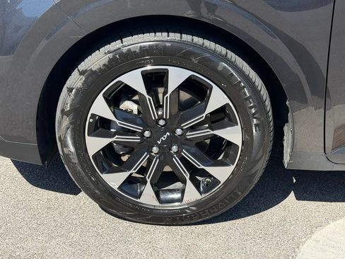 Used 2024 Kia Carnival EX FWD image 28