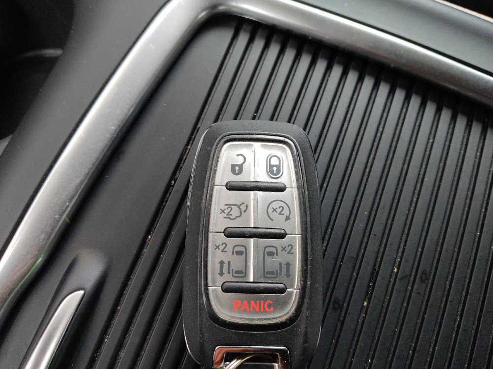 Used 2024 Chrysler Pacifica Touring-L FWD image 32