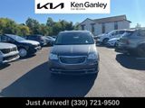 Used 2016 Chrysler Town & Country Touring image 2