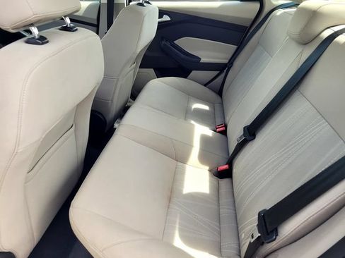 Used 2016 Ford Focus SE w/ SE Power Seat Package FWD image 12