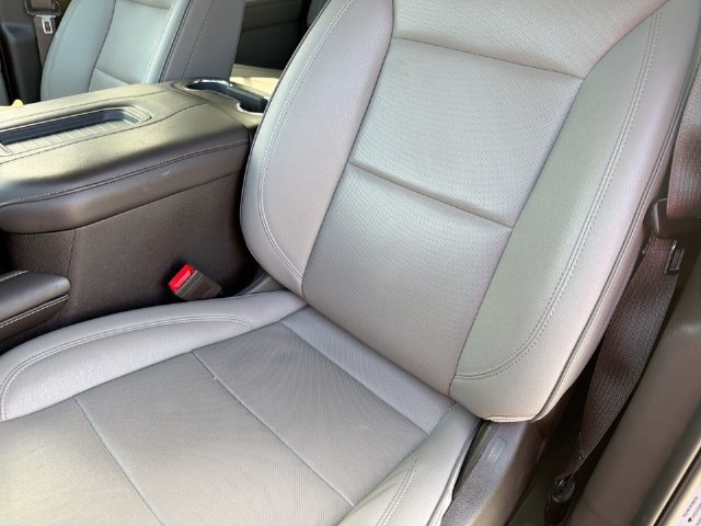 Certified 2023 GMC Yukon XL SLT w/ SLT Premium Package AWD/4WD image 14