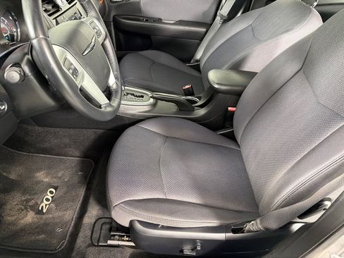 Used 2013 Chrysler 200 Touring FWD image 12