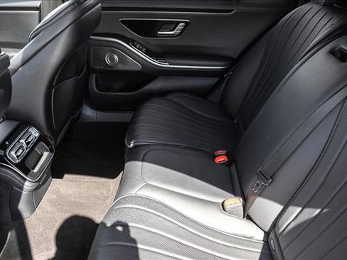 Used 2022 Mercedes-Benz S 500 4MATIC w/ AMG Line Package image 21