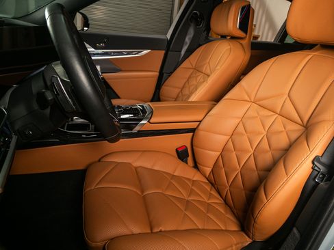 Used 2024 BMW 740i w/ Premium Package 2 image 4