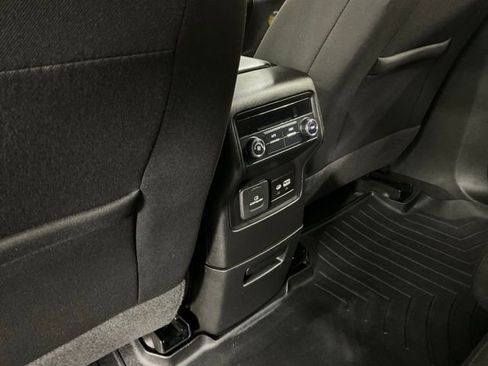 Used 2021 GMC Acadia SLE w/ Driver Convenience Package FWD image 17