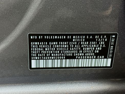 Used 2017 Volkswagen Golf S image 28