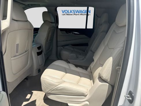 Used 2018 Cadillac Escalade ESV Luxury RWD image 26