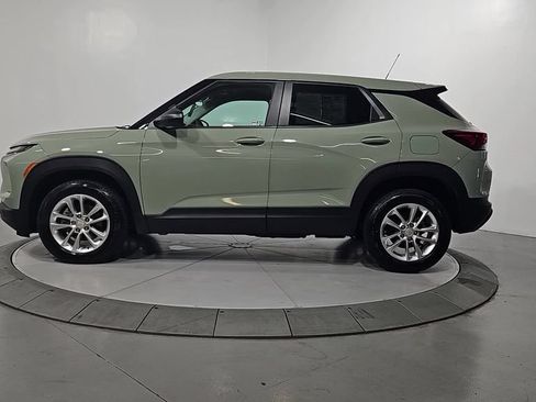 Used 2025 Chevrolet TrailBlazer LS w/ LS Convenience Package AWD/4WD image 2