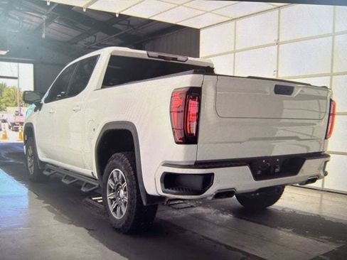 Used 2024 GMC Sierra 1500 AT4 w/ Technology Package AWD/4WD image 4