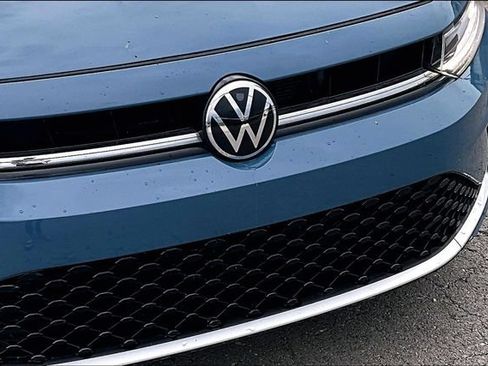 Used 2025 Volkswagen Jetta SE FWD image 32