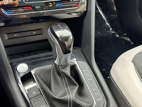 New 2025 Volkswagen Taos SE image 23